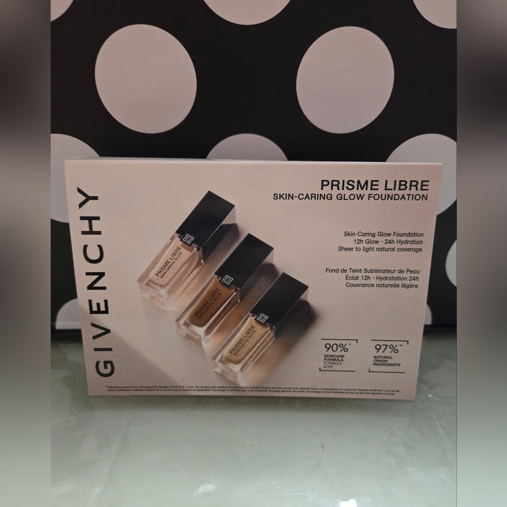 5/$25✨️Givenchy Foundation Sampler✨️ - Picture 2 of 4